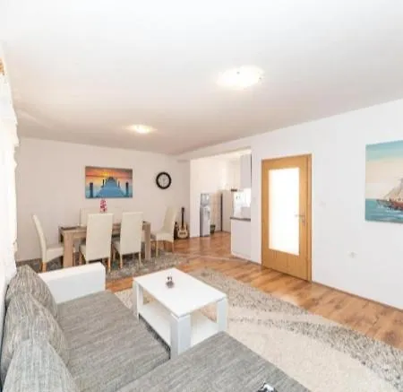 Marinovic Apartment *